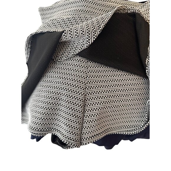 BOO HOO Size 4 Striped High-Waisted Women's Short -  Black & White - Picture 3 of 12